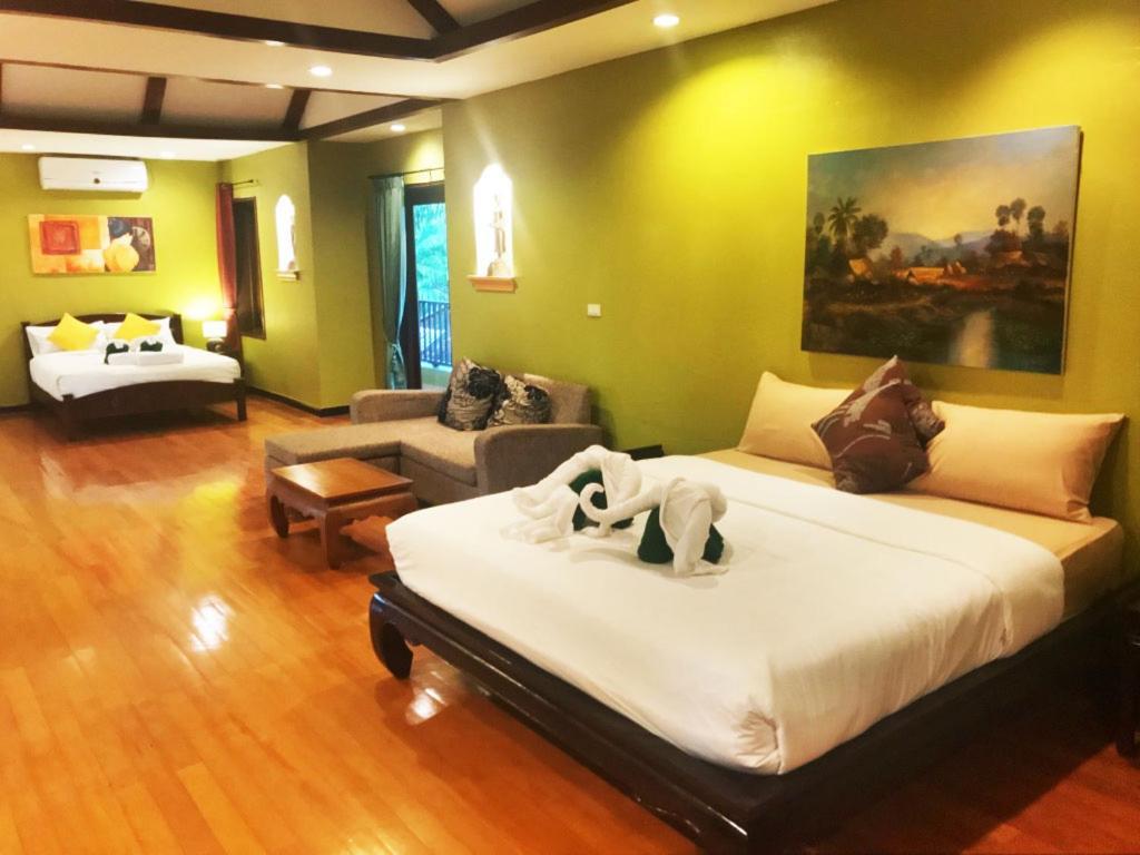 Villa Chaya Khao Lak Exterior photo