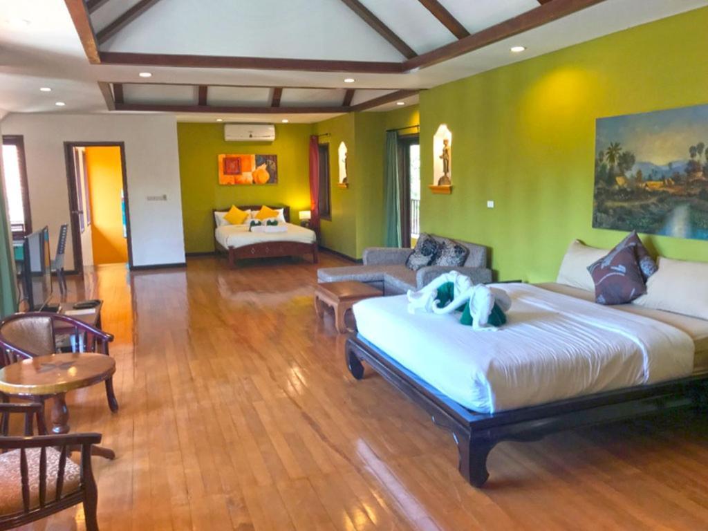 Villa Chaya Khao Lak Exterior photo