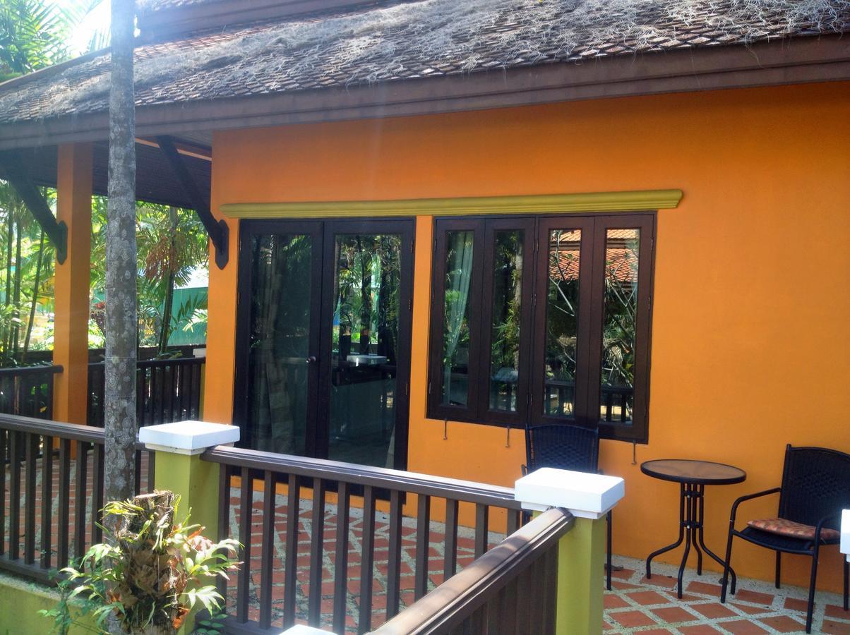 Villa Chaya Khao Lak Exterior photo